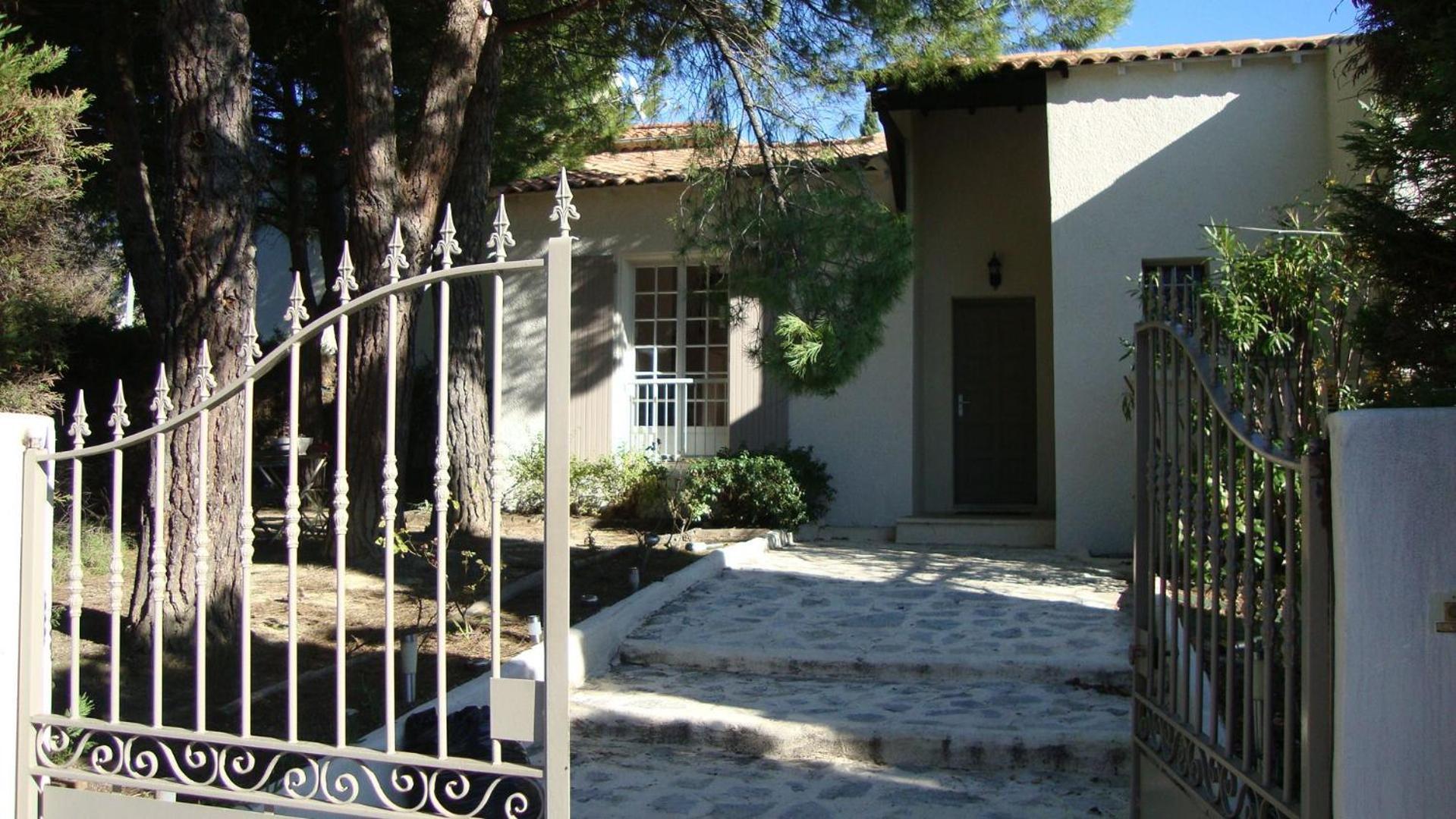 La Fille Du Berger Bed & Breakfast Puissalicon ภายนอก รูปภาพ